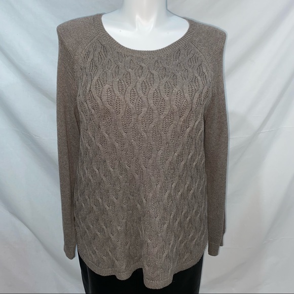 Sonoma sweater in women’s XXL. Scoop neck with rounded hemline. New without tags